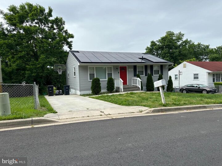 Property Photo: 1003 Elfin Avenue MD 20743