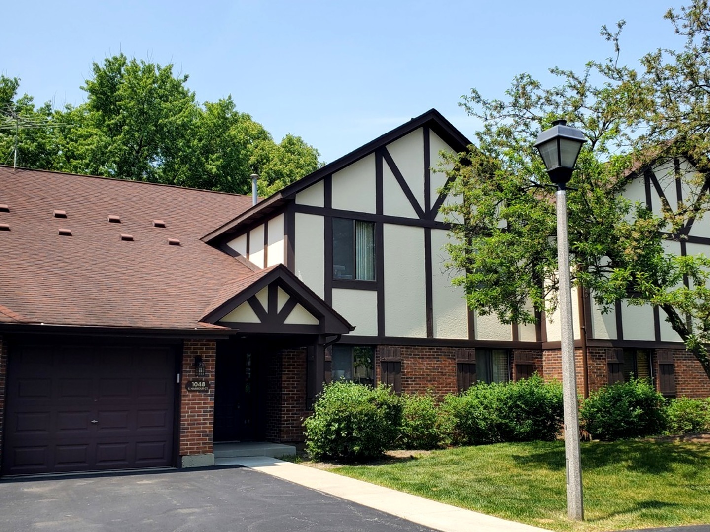 Property Photo:  1048 Harbour Court 2A  IL 60090 