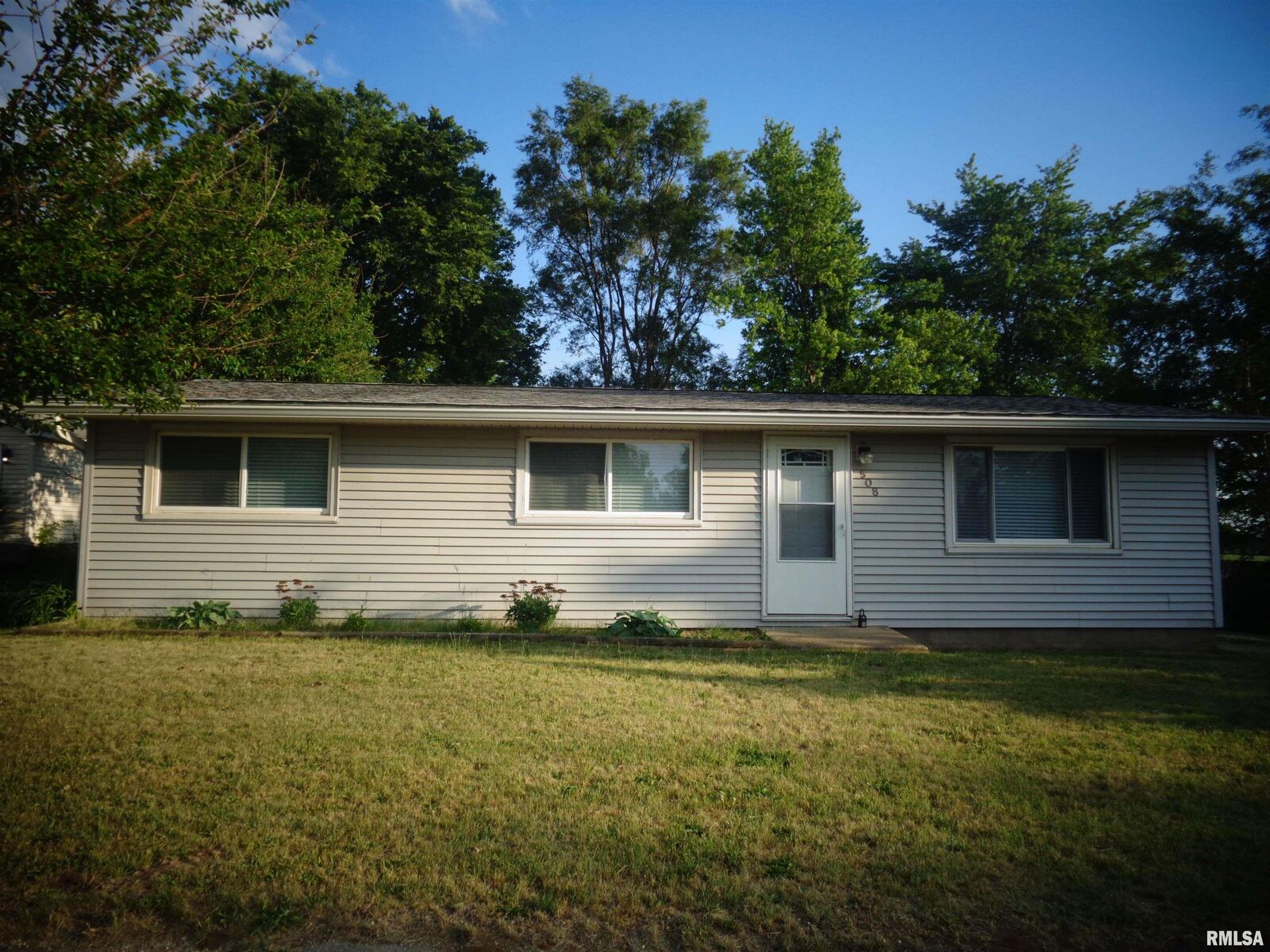 Property Photo: 908 James Street IL 61554