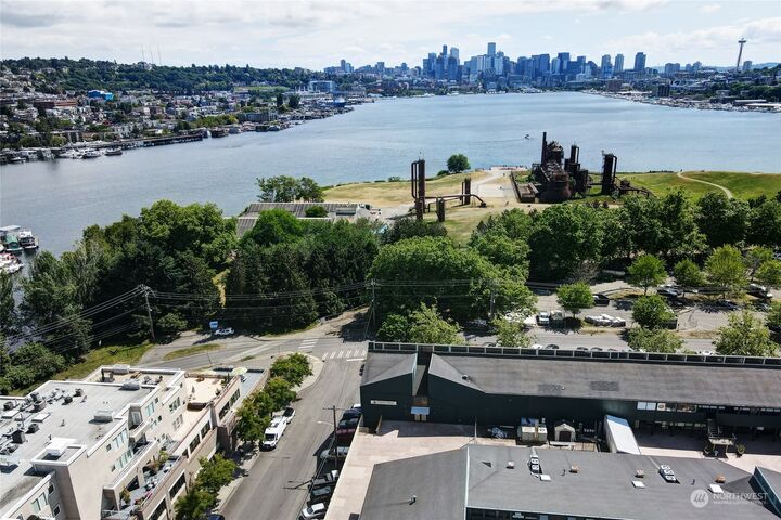 Property Photo:  3300 Meridian Avenue N 213  WA 98103 