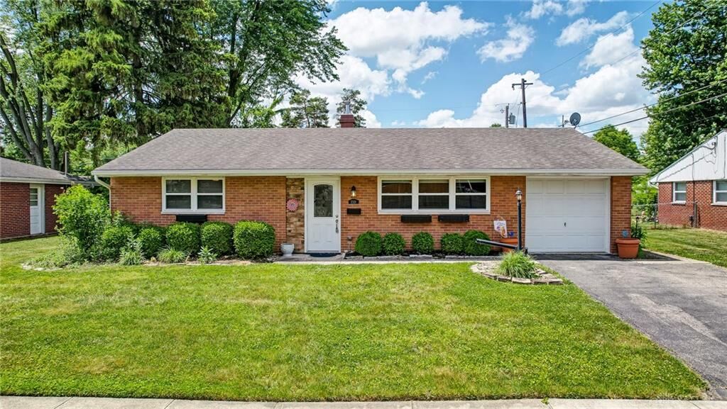 Property Photo: 2321 Candlewood Drive OH 45419