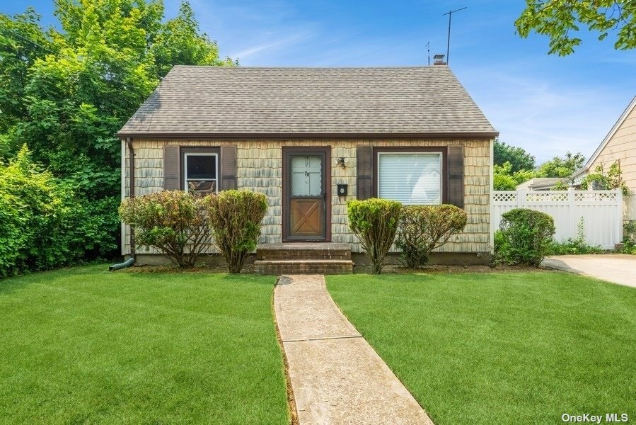 Property Photo:  70 Pleasantview Court  NY 11726 