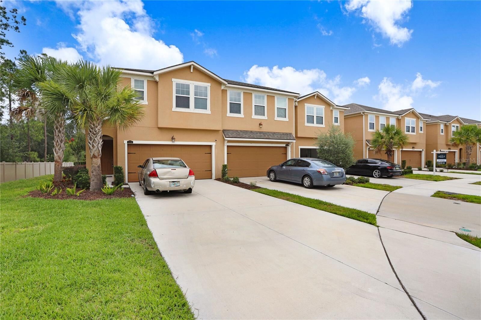 Property Photo:  10206 Newel Valley Loop  FL 33569 