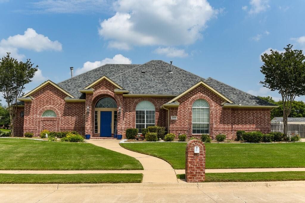 Property Photo:  210 Parks Street  TX 76065 