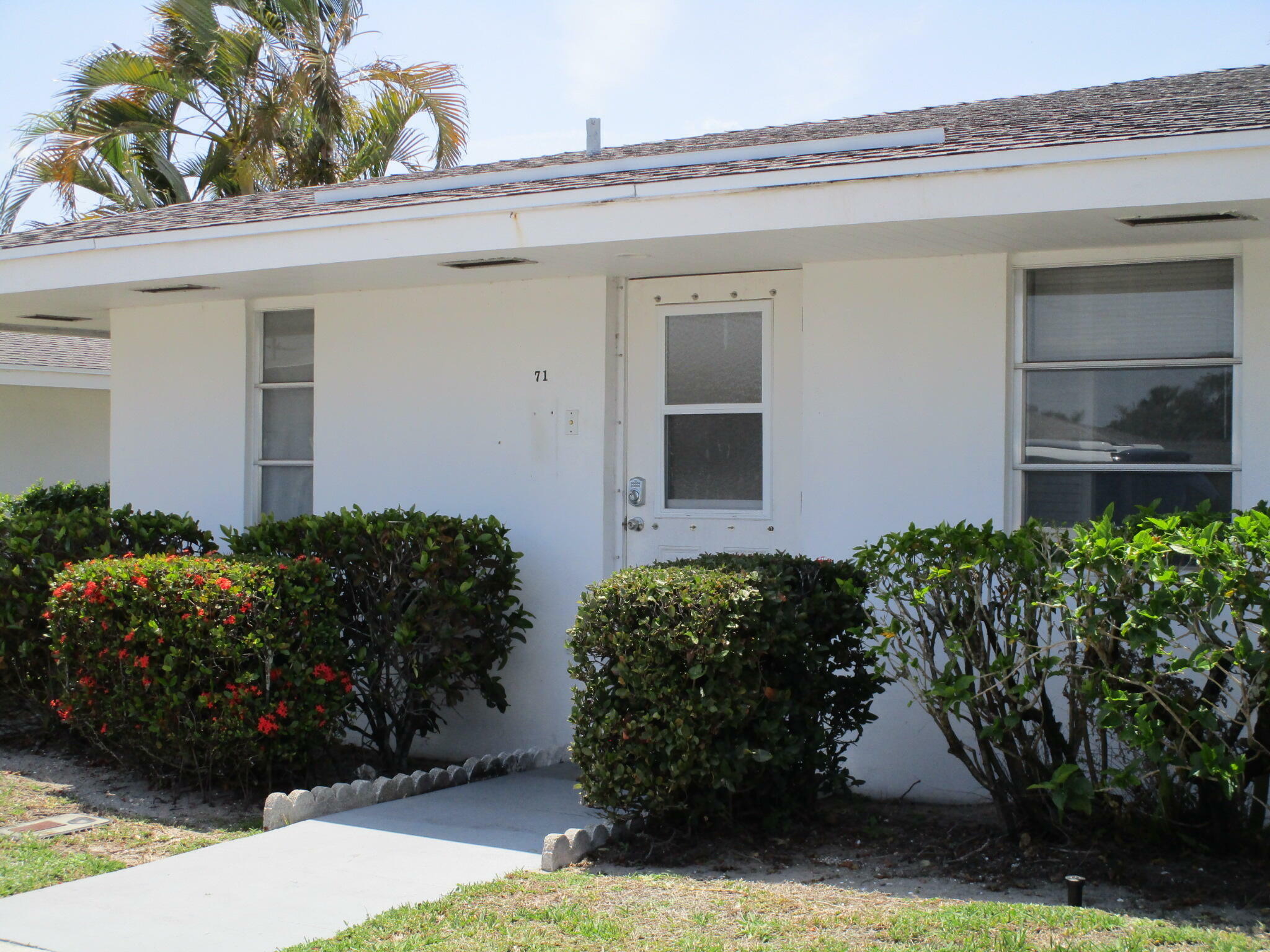 Property Photo:  71 East Court  FL 33411 