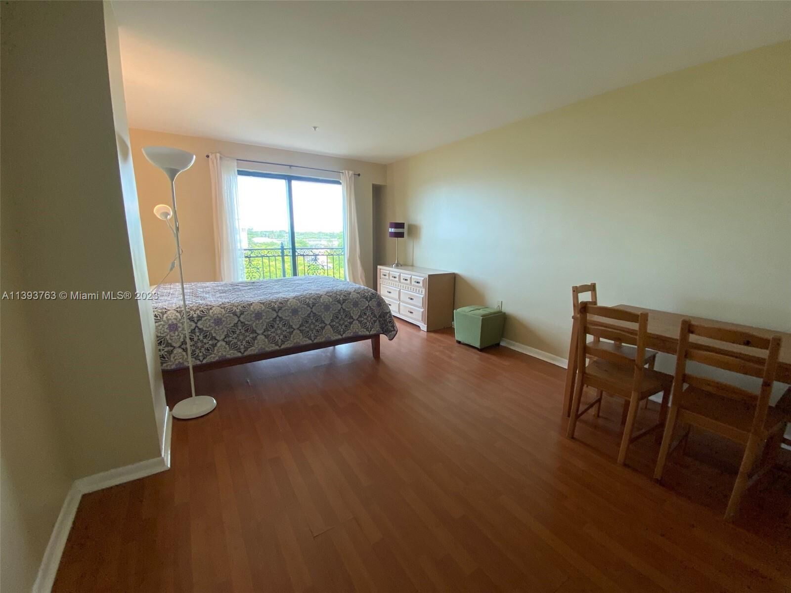 Property Photo:  5741 Sunset Dr 5741  FL 33143 