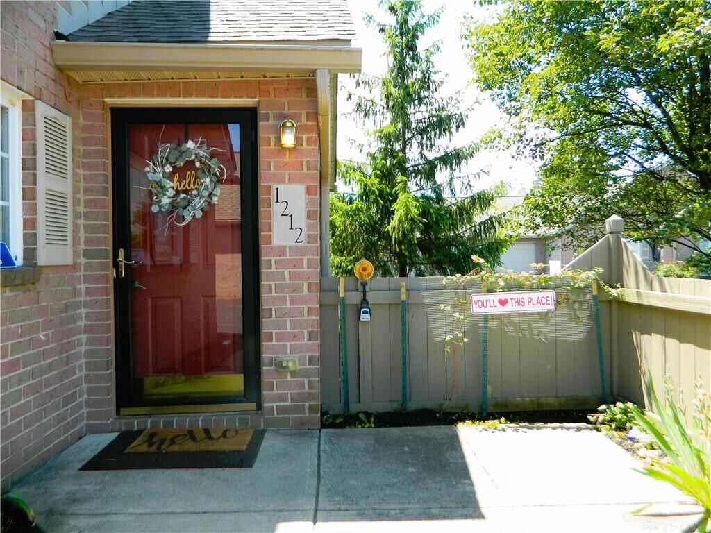 Property Photo: 1212 W Amberlea Drive 2-1212 OH 43230