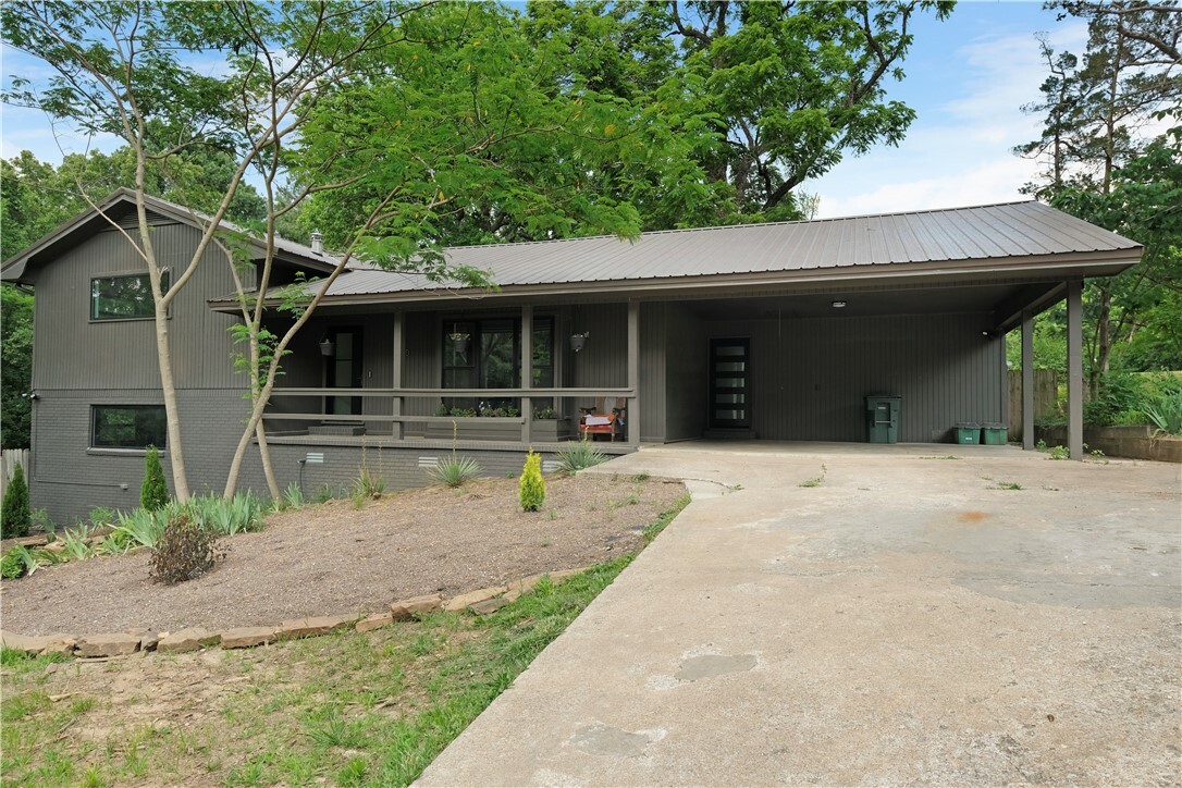 Property Photo:  1700 N Woolsey Avenue  AR 72703 