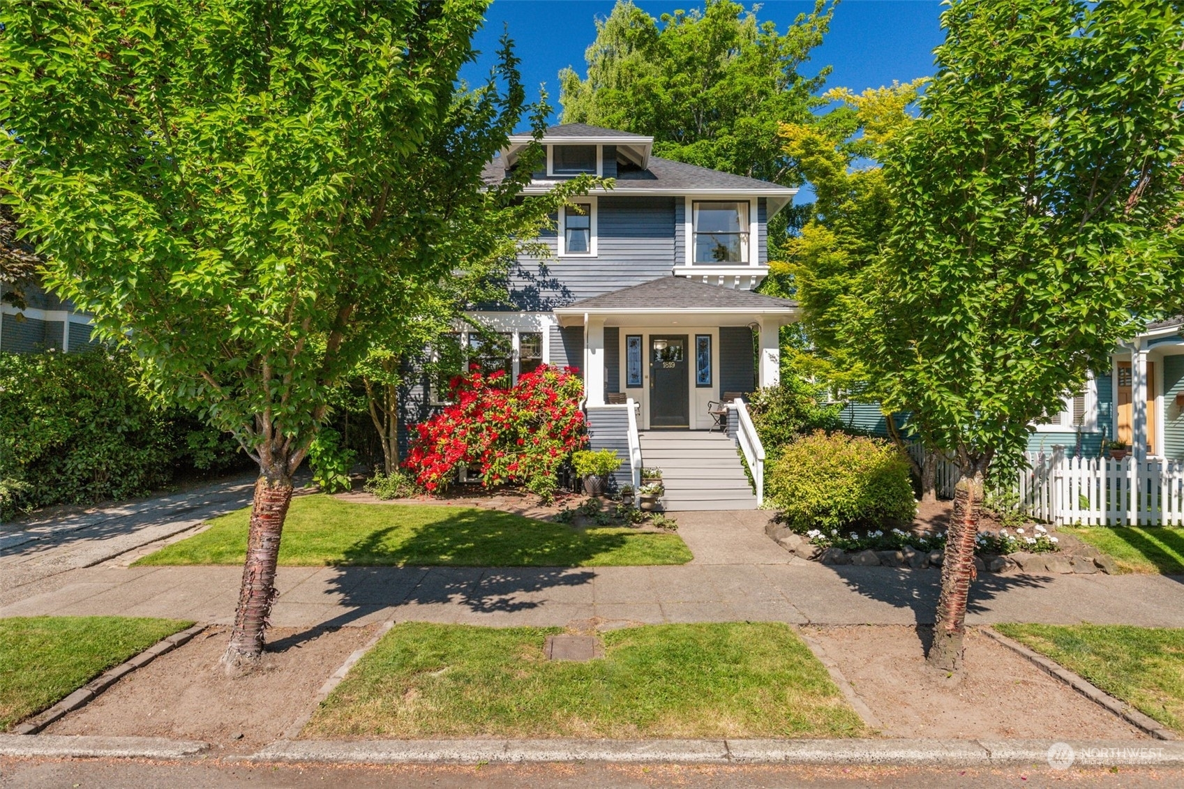 Property Photo:  1819 Warren Avenue N  WA 98109 