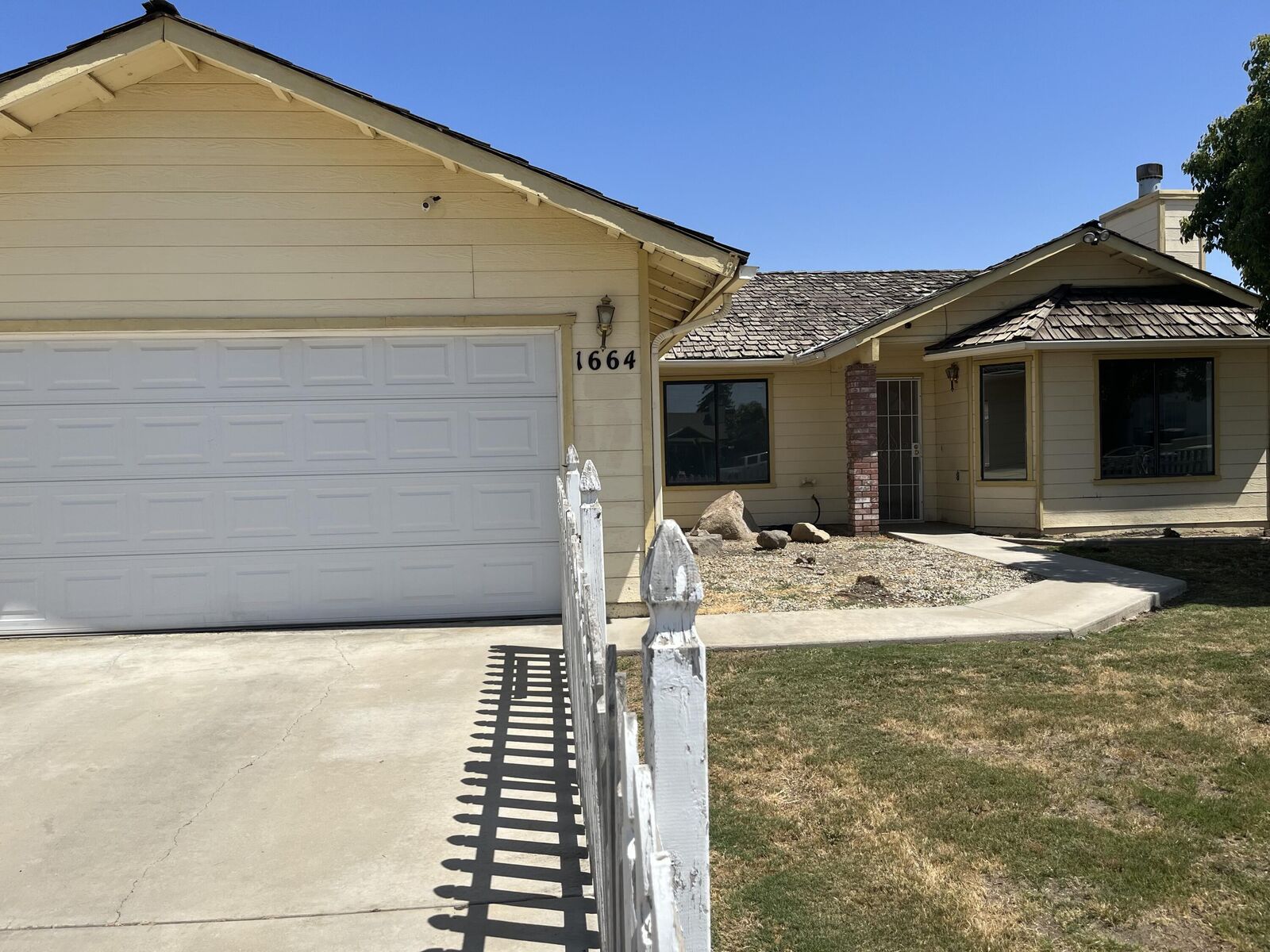 Property Photo: 1664 Theta Court CA 93257