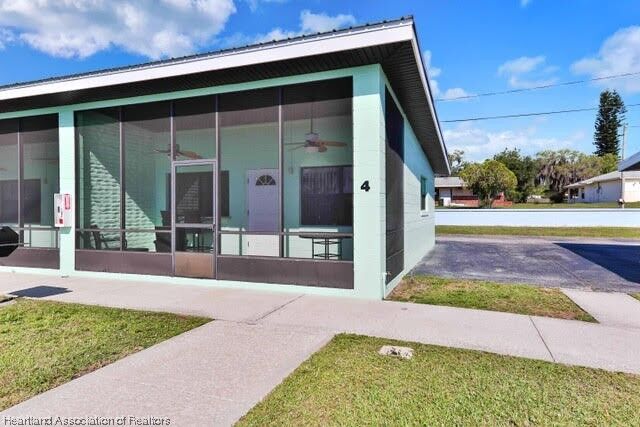 Property Photo: 735 S Lakeview Road 4 FL 33852