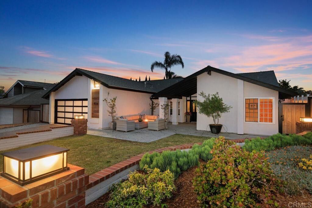 Property Photo:  926 Daisy Avenue  CA 92011 