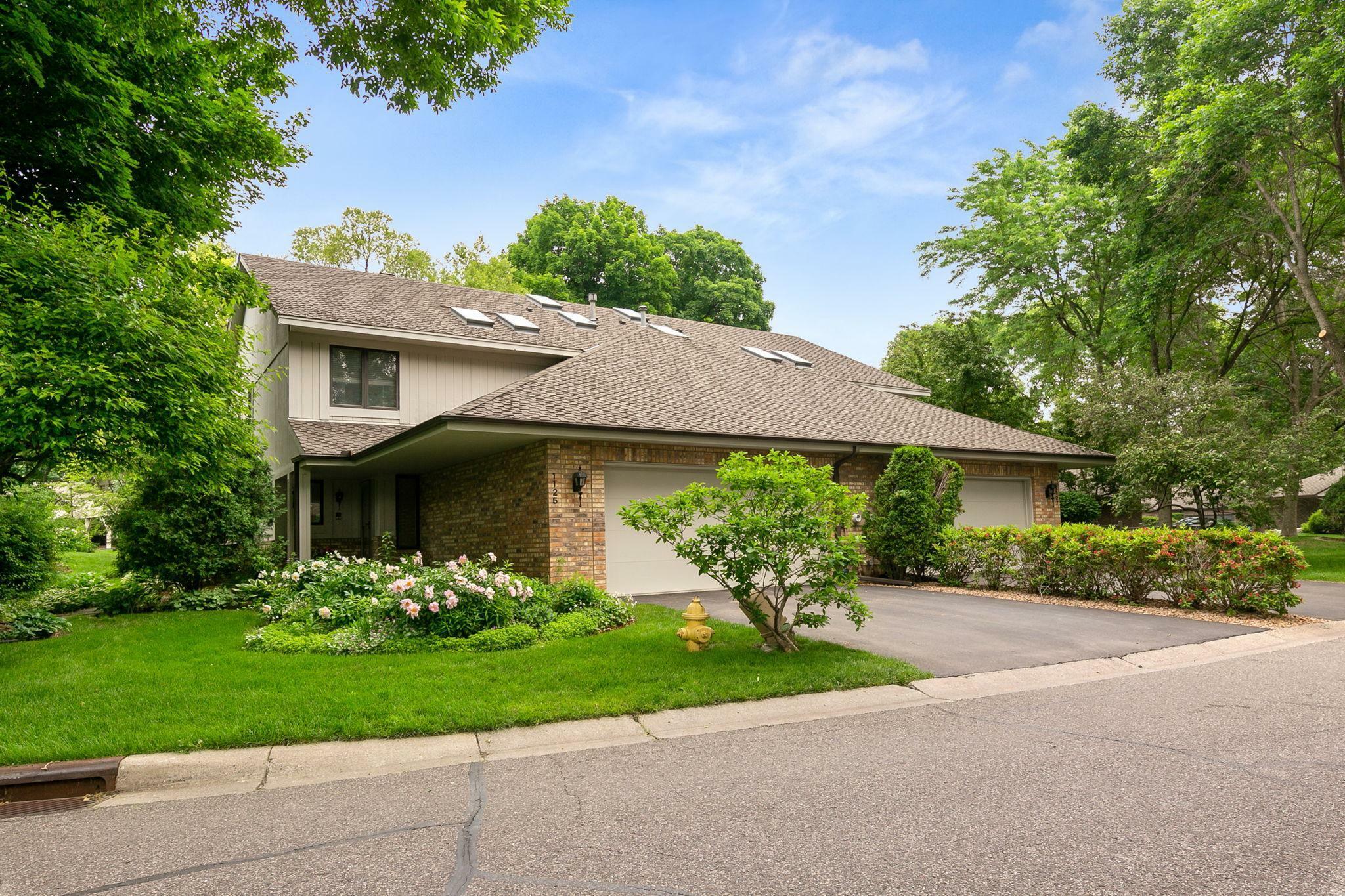 Property Photo:  1125 Hollybrook Drive  MN 55391 