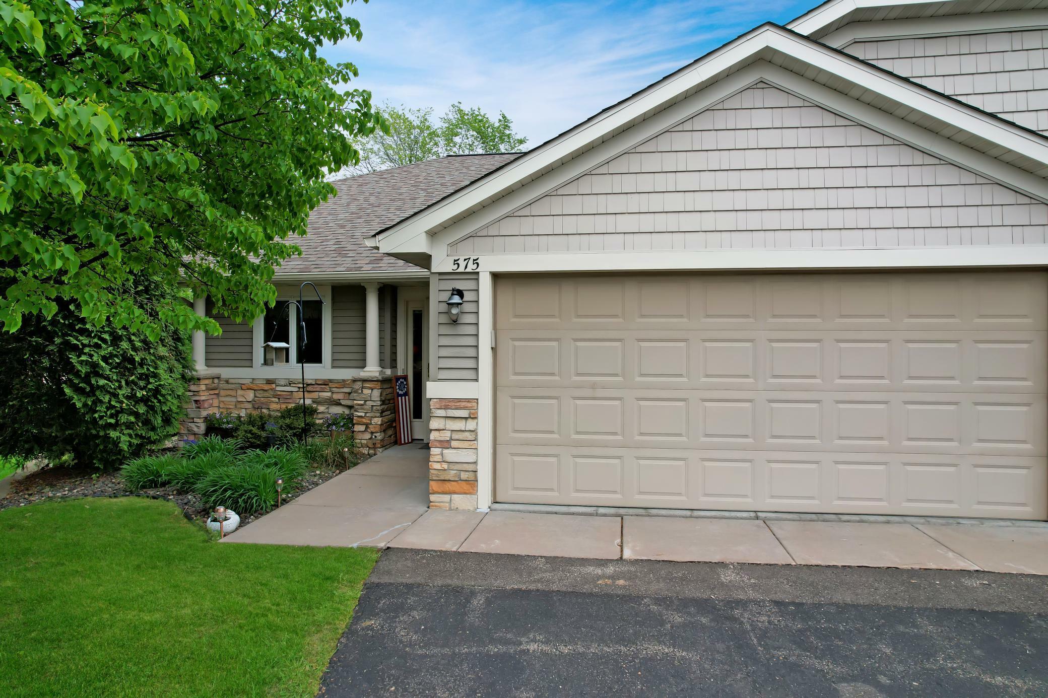 Property Photo:  575 Williamsburg Place  WI 54017 