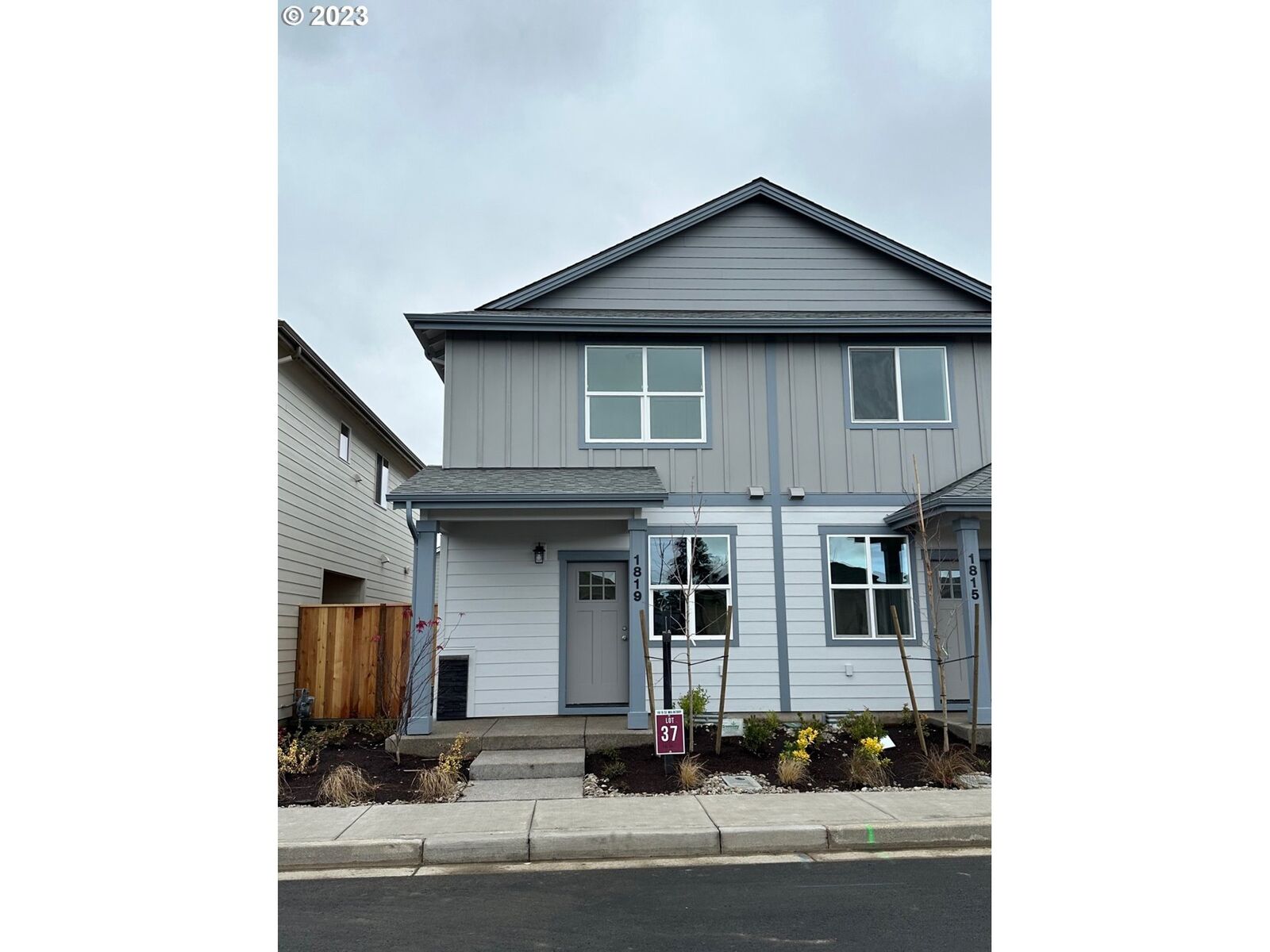 Property Photo:  1819 SE Mulberry Ave 37  OR 97338 