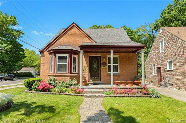 Property Photo:  2850 Hubbard Street  MI 48124 