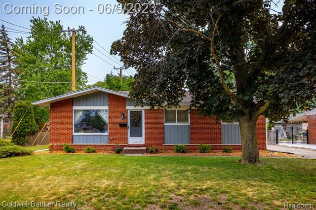 Property Photo:  38790 Mason Street  MI 48154 
