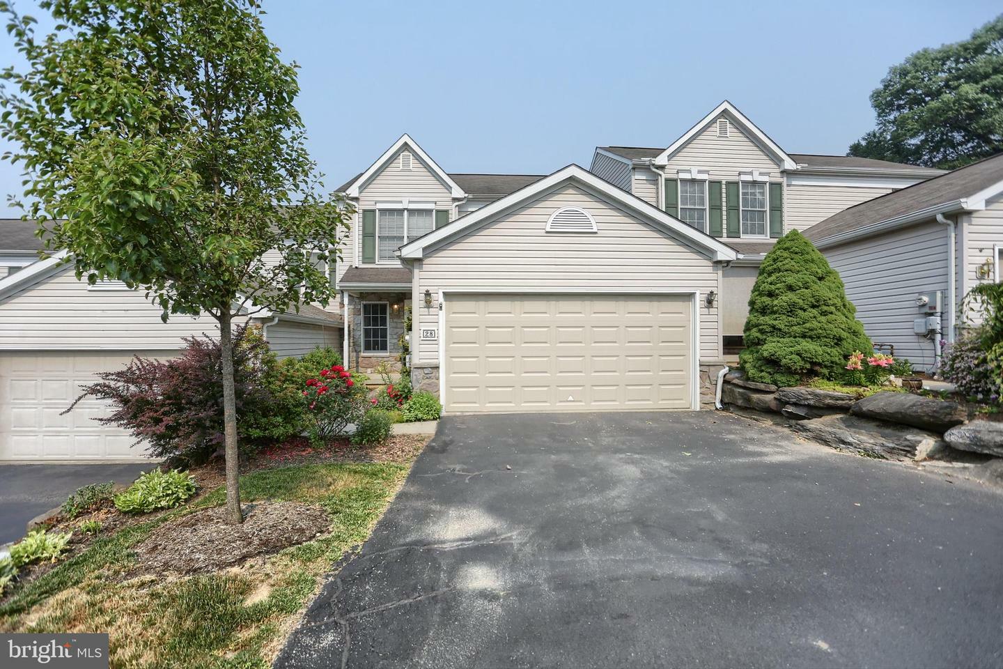 Property Photo:  28 Creekside Drive  PA 17551 