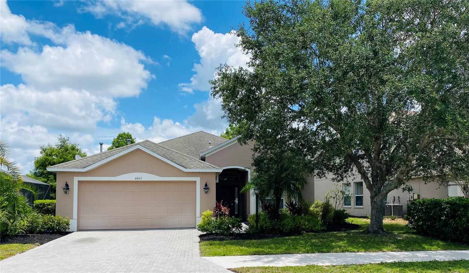 Property Photo:  6411 Golden Eye Glen  FL 34202 