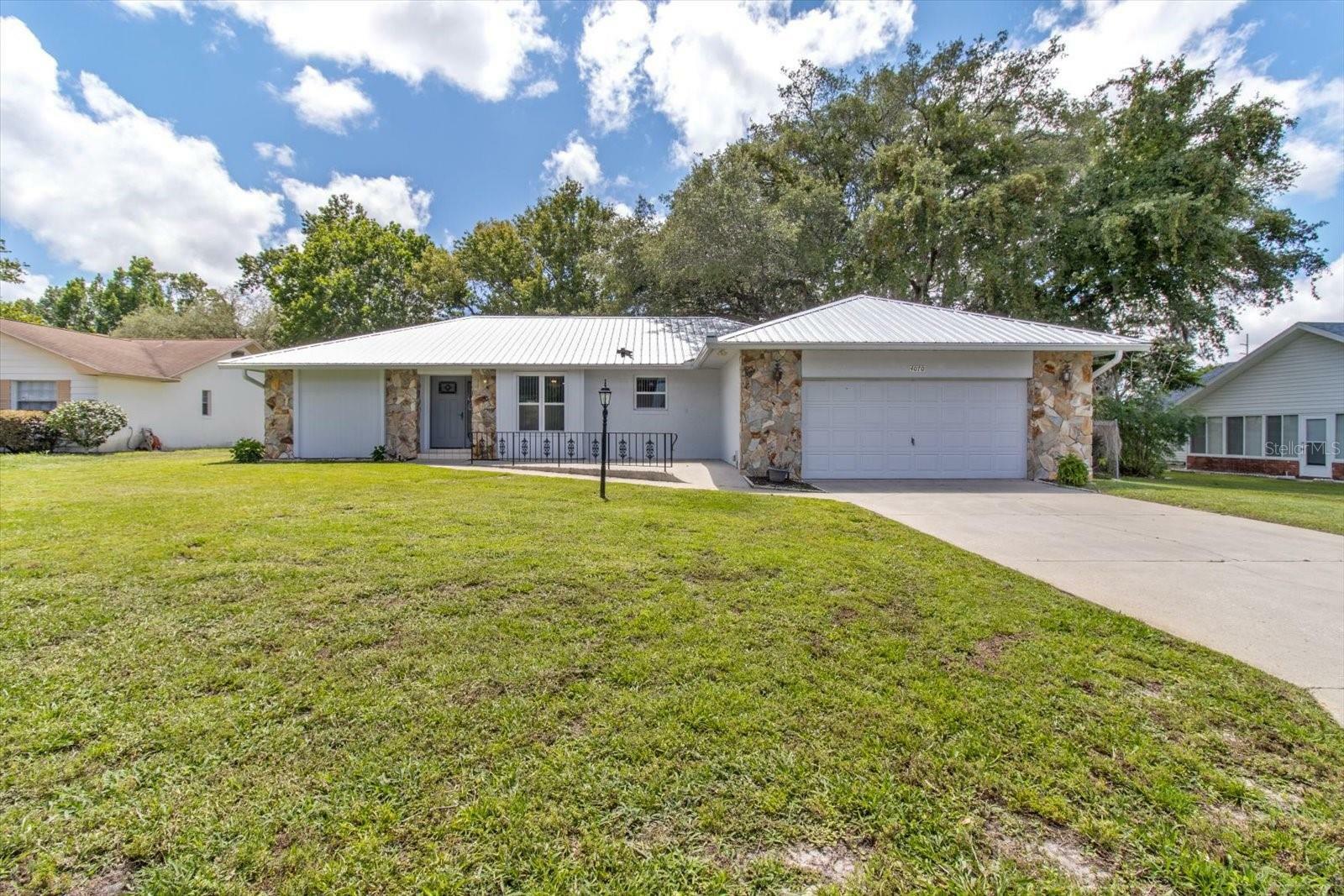 Property Photo:  4070 S Winding Oaks Drive  FL 34446 