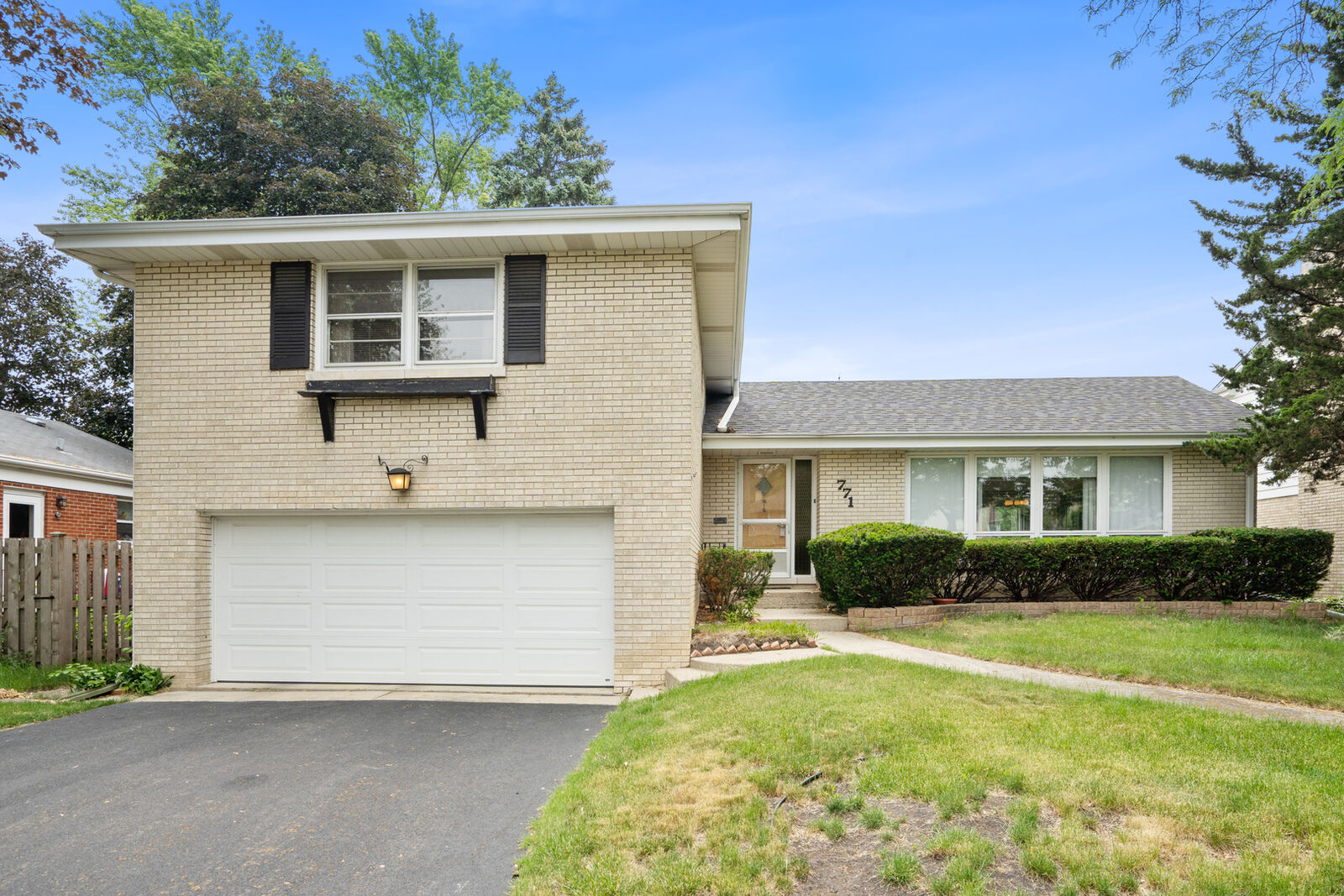 Property Photo:  771 S Euclid Avenue  IL 60126 