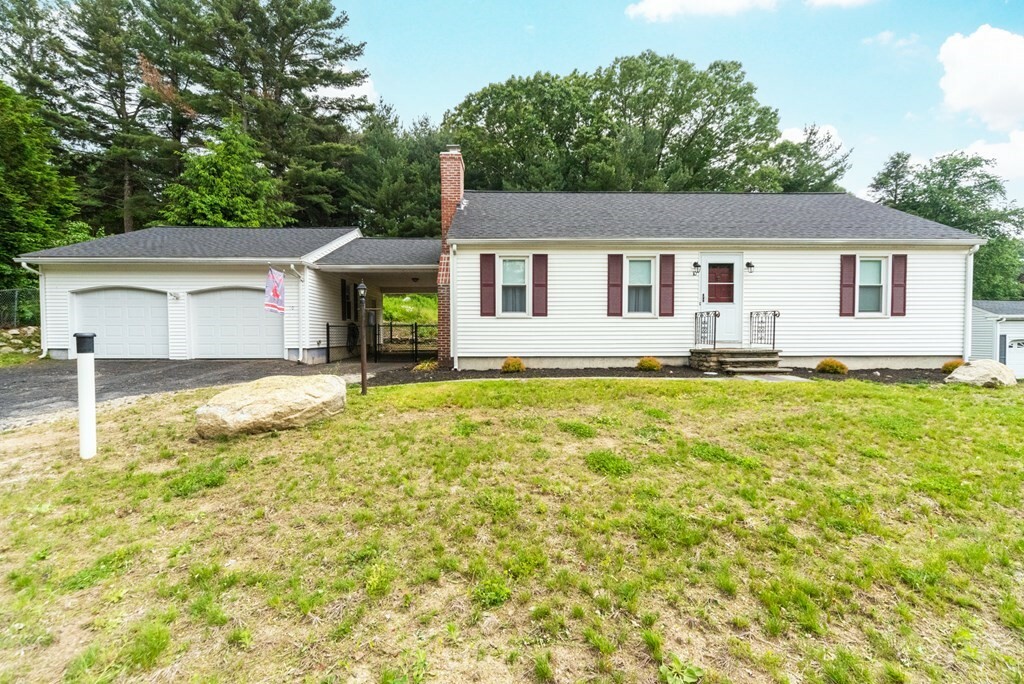 Property Photo:  10 Pine Grove Circle  MA 01569 