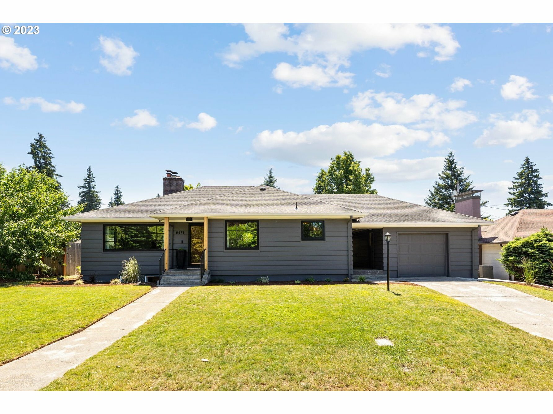 Property Photo:  603 W 34th St  WA 98660 