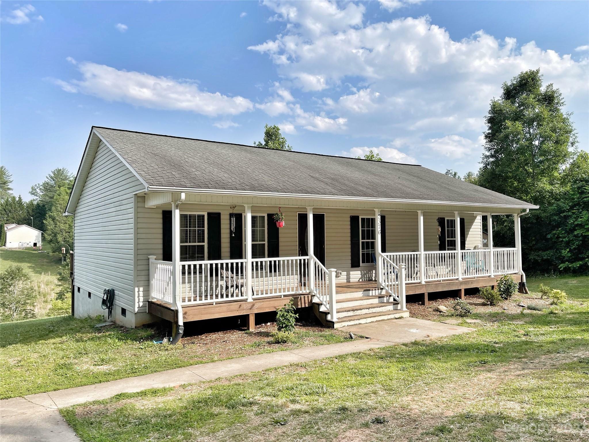 Property Photo:  2376 Hollybrook Drive  NC 28655 