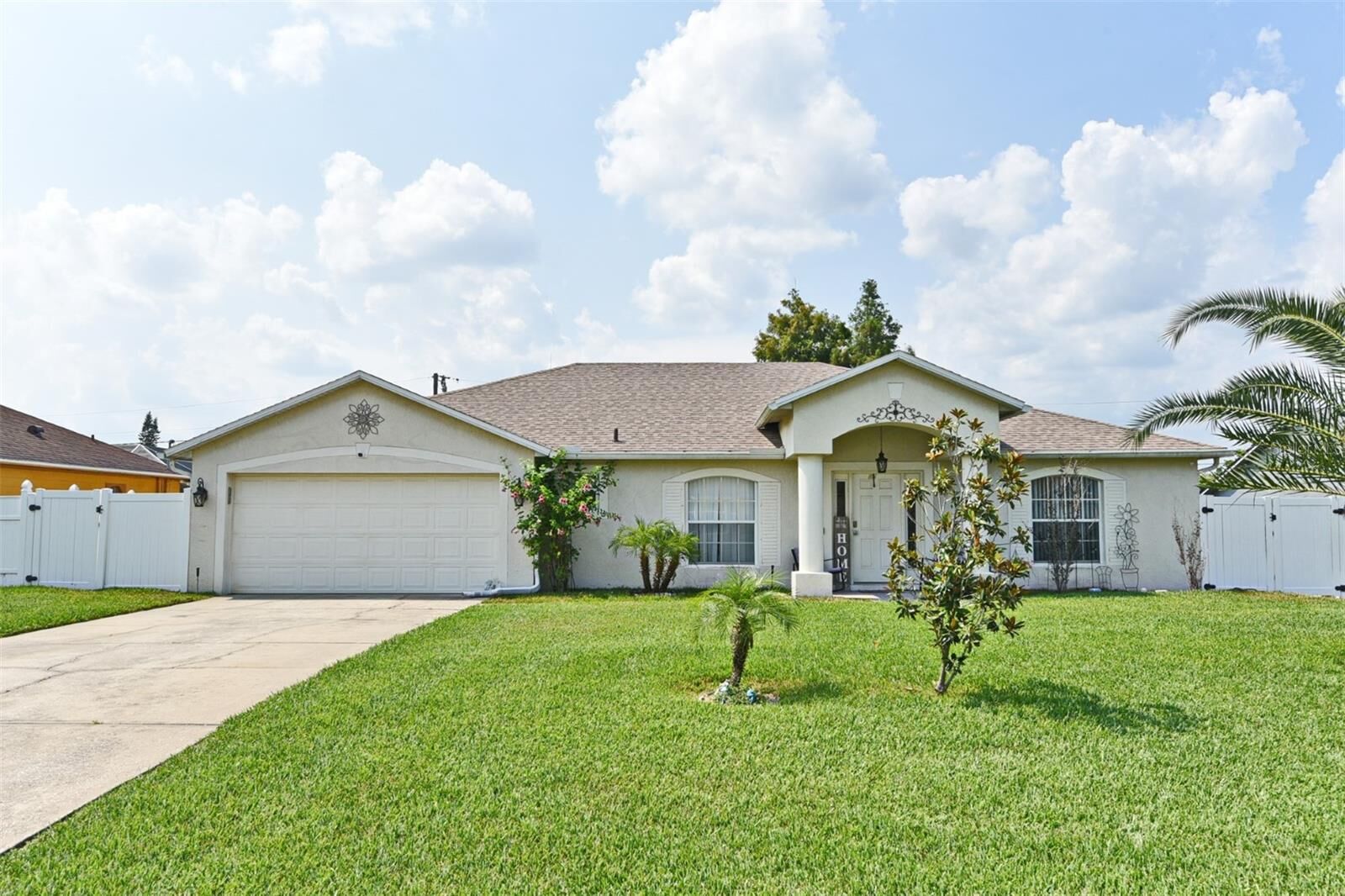 Property Photo: 2366 Belen Drive FL 32738