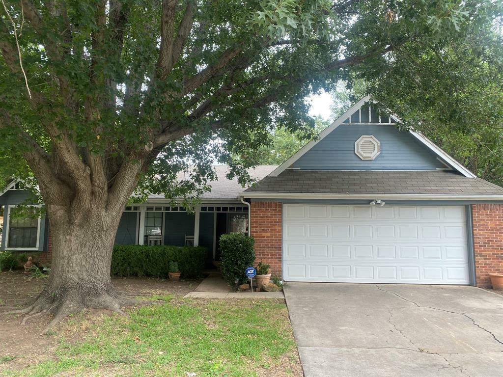 Property Photo:  2222 Parkside Drive  TX 76201 