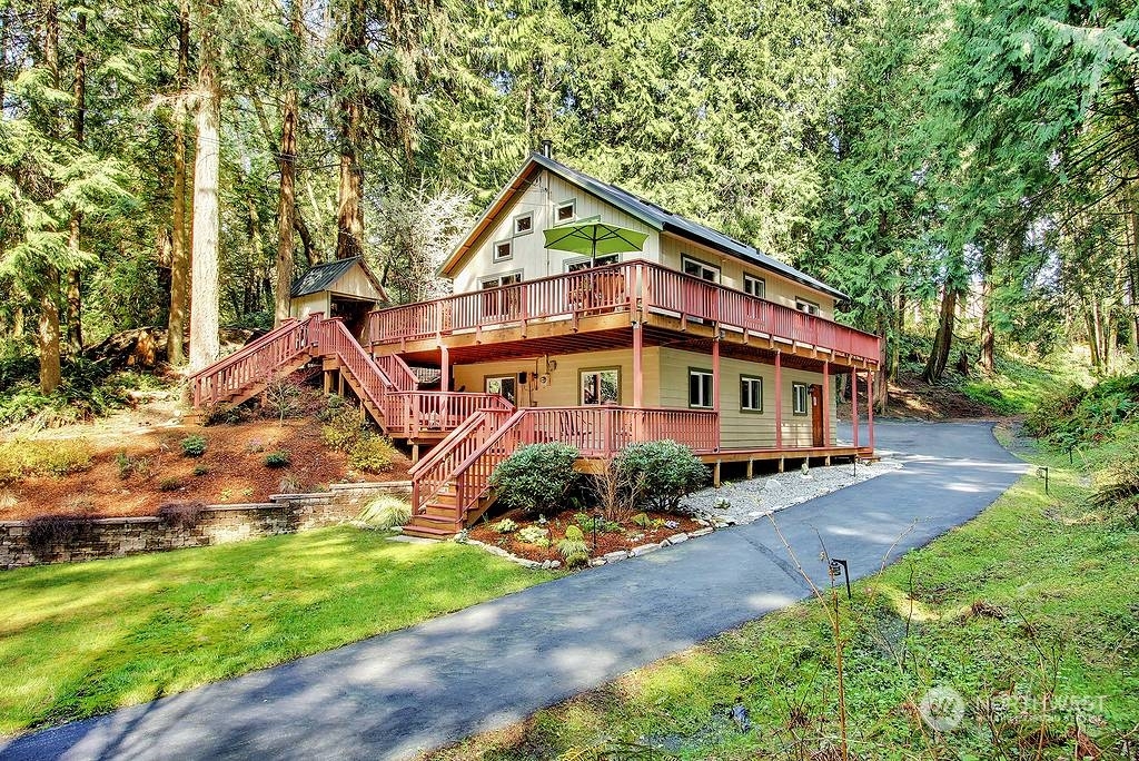 Property Photo: 6820 Fletcher Bay Road NE WA 98110