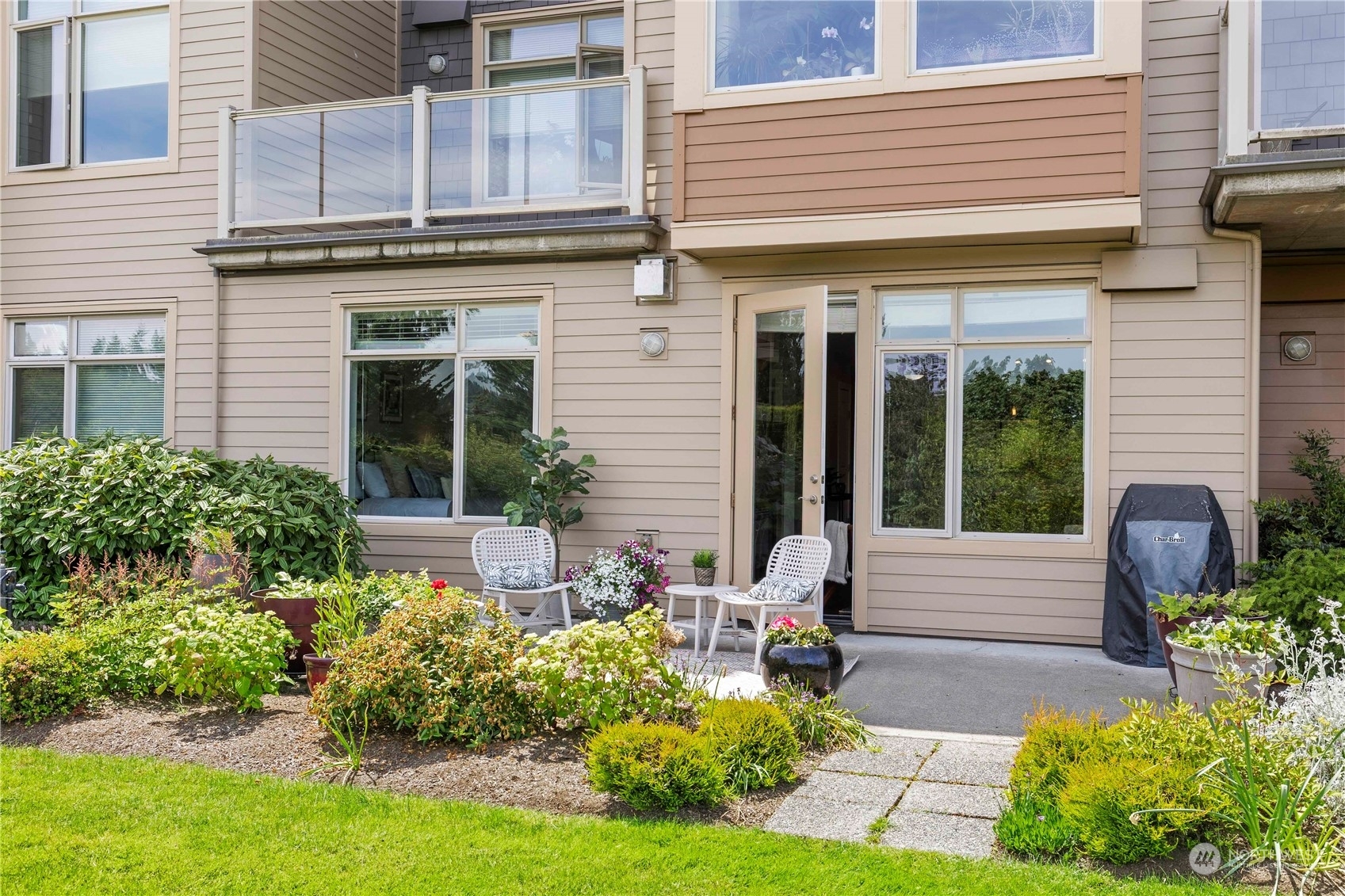 Property Photo:  71 Pine Street 105  WA 98020 