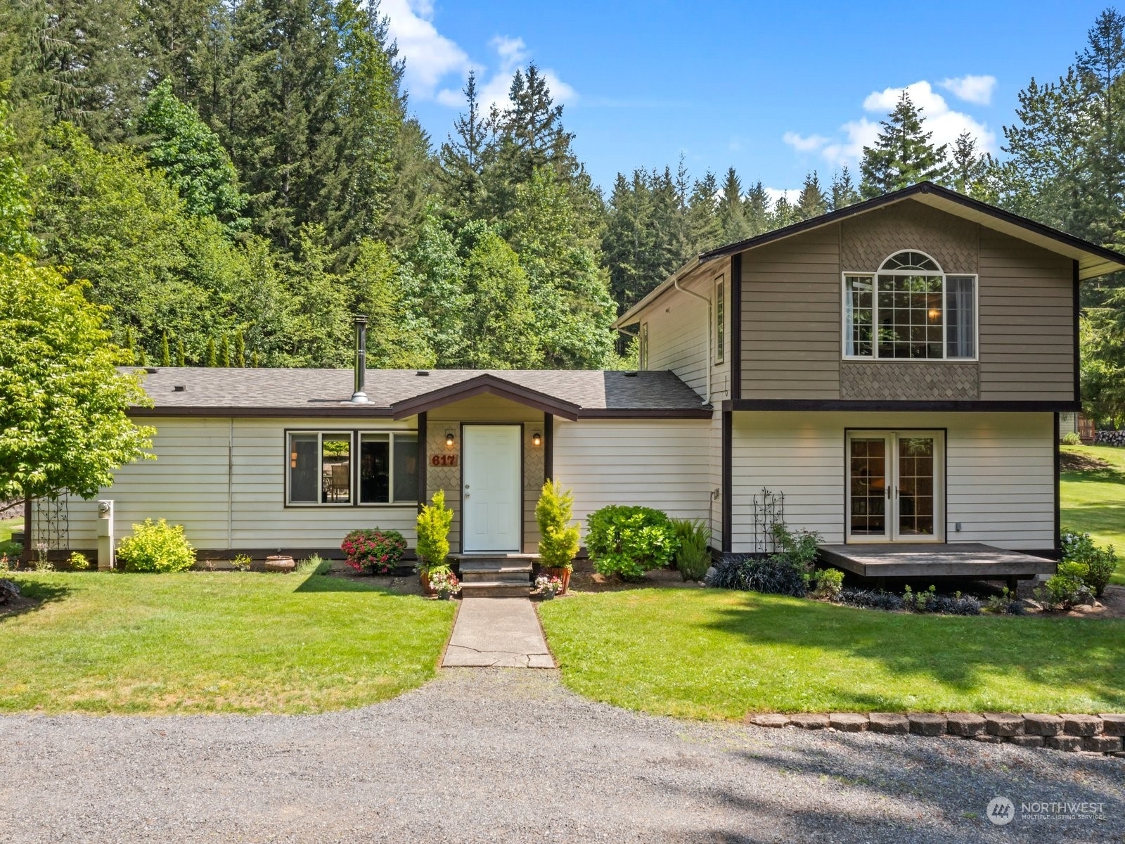 Property Photo:  617 185th Avenue NE  WA 98290 