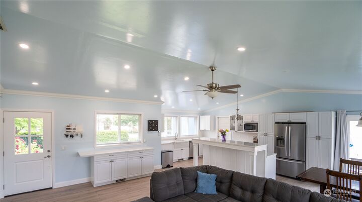 Property Photo:  921 11th NE  WA 98802 