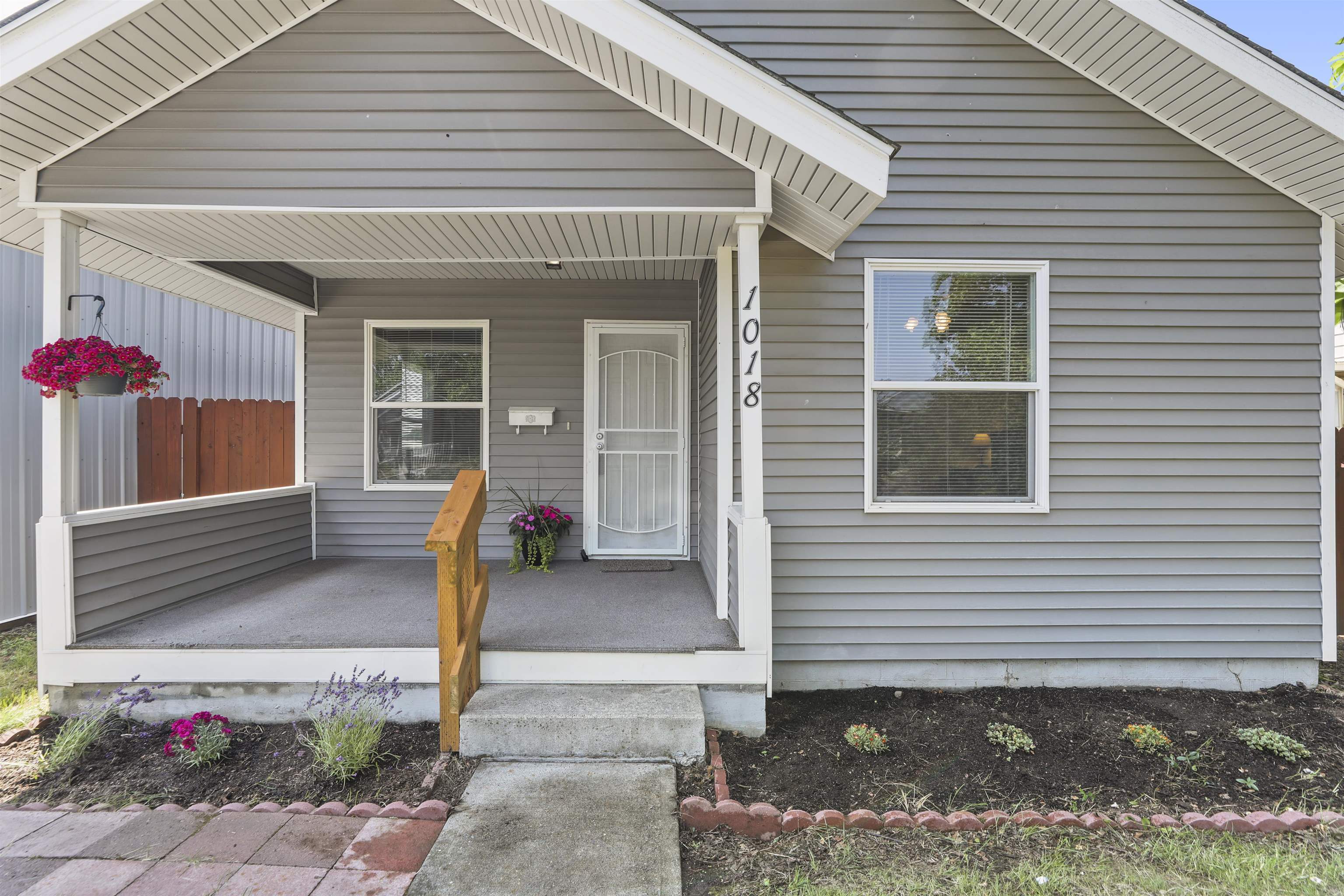 Property Photo: 1018 E Garland Ave WA 99207