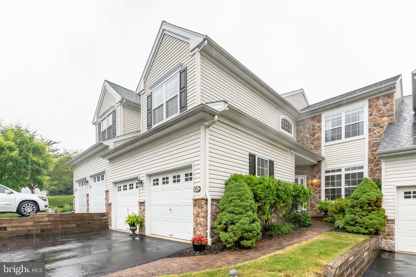 Property Photo:  821 Hinchley Run  PA 19382 