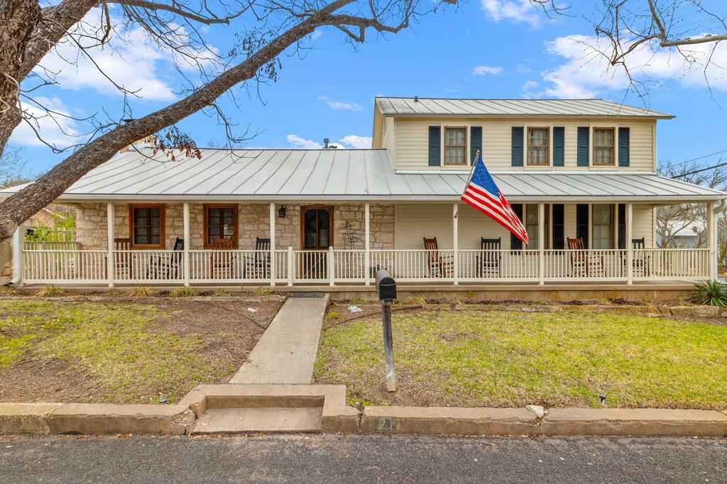 Property Photo:  211 Crockett St  TX 78624 