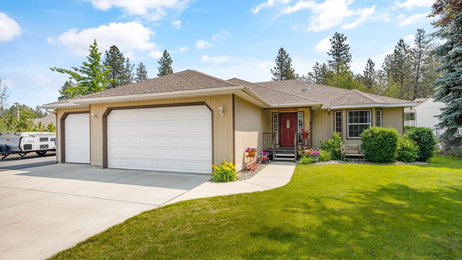 Property Photo: 15406 N Ferrall St WA 99021
