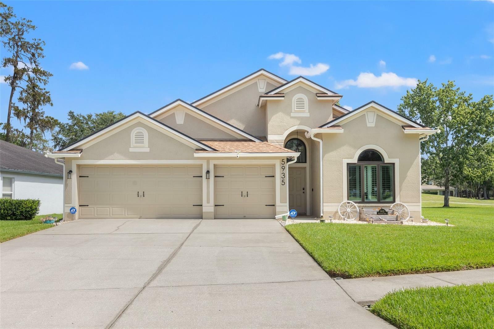 Property Photo:  5935 Montford Drive  FL 33541 