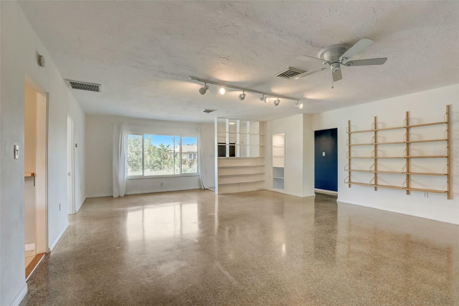 Property Photo: 536 Parkview Drive FL 34243