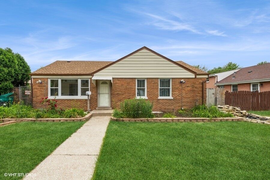 Property Photo:  912 Gardner Road  IL 60154 