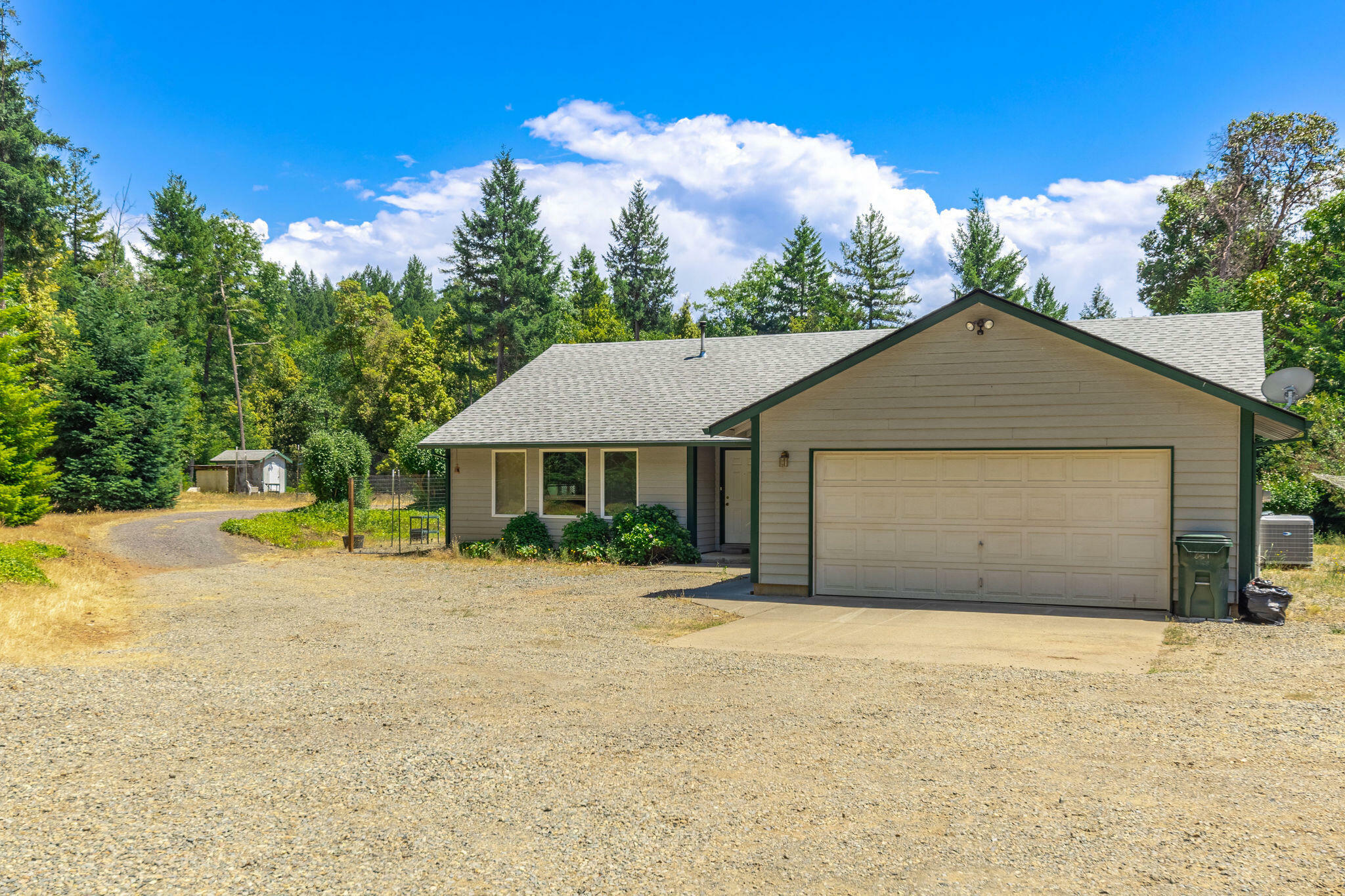Property Photo:  651 S Old Stage Road  OR 97523 
