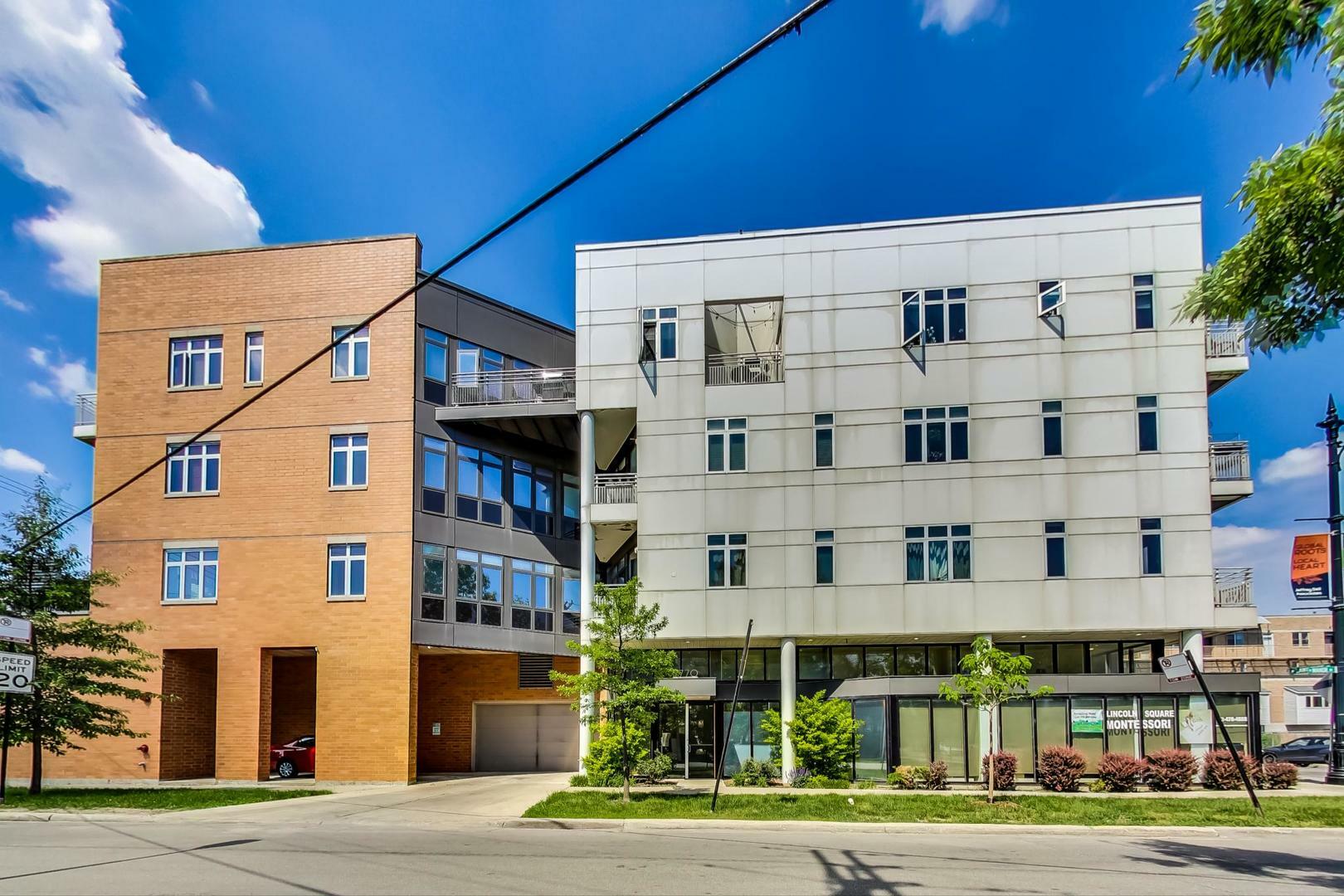 Property Photo: 4770 N Manor Avenue 401 IL 60625