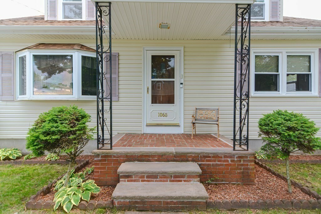 Property Photo:  1068 Beckett St  MA 02745 