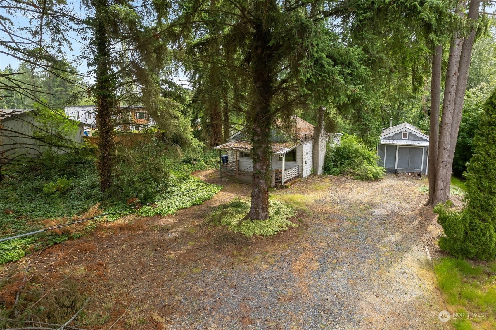 Property Photo:  13617 Manor Way  WA 98087 