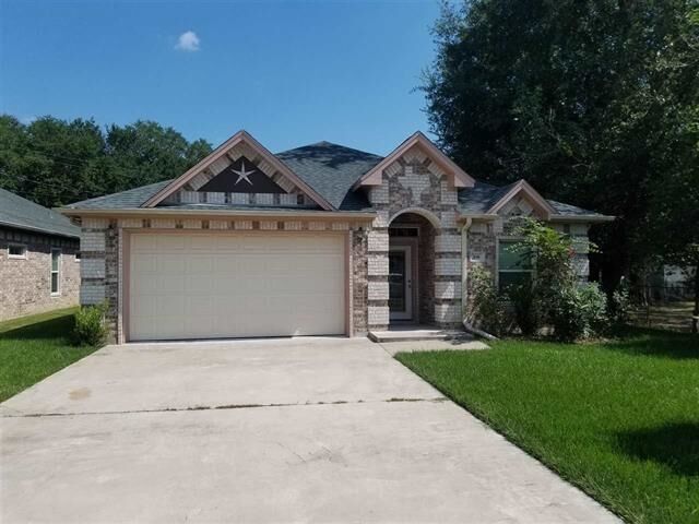 Property Photo:  104 E Cypress St.  TX 77651