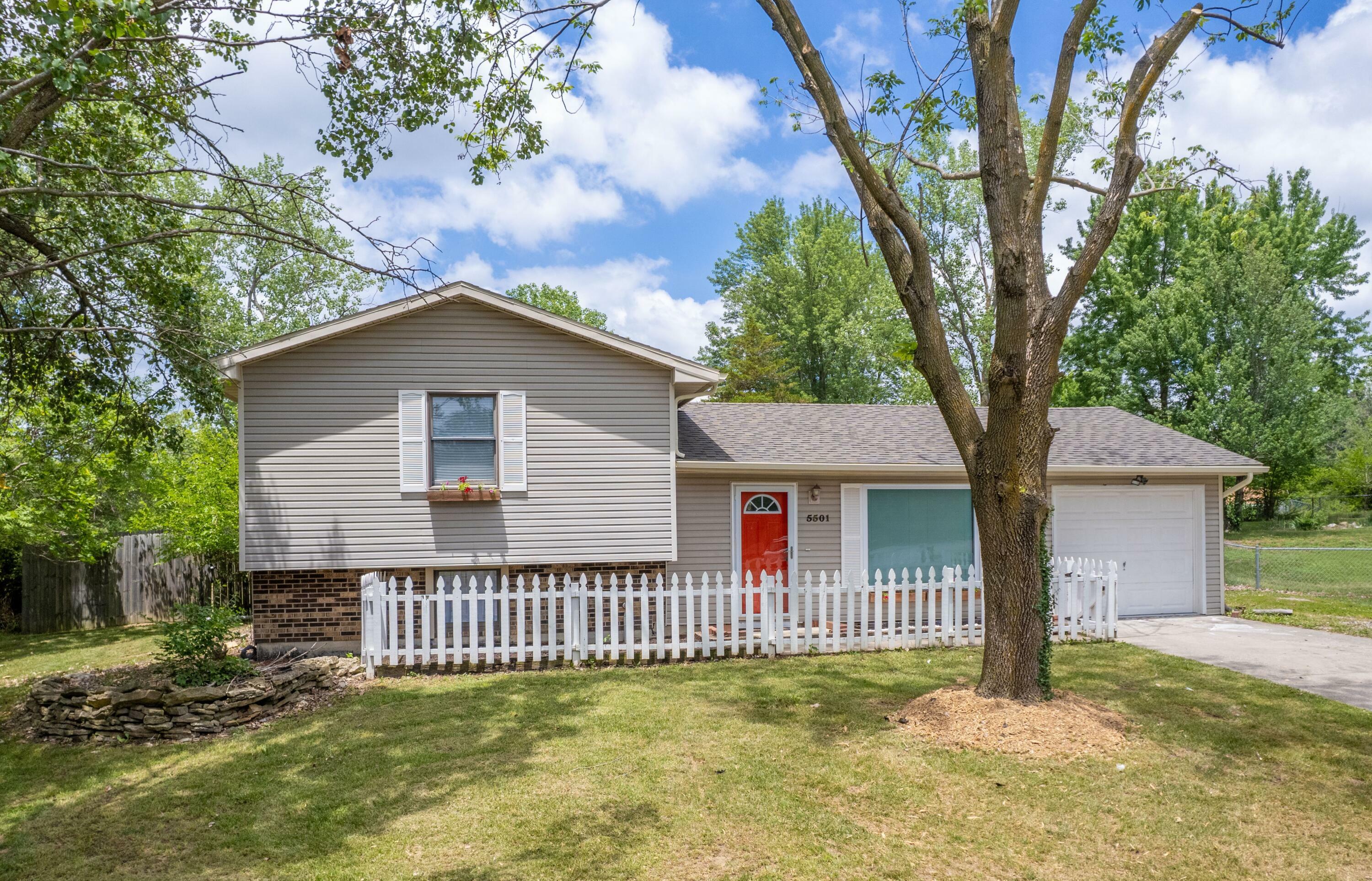 Property Photo:  5501 Prairie Rose Ct  MO 65202 