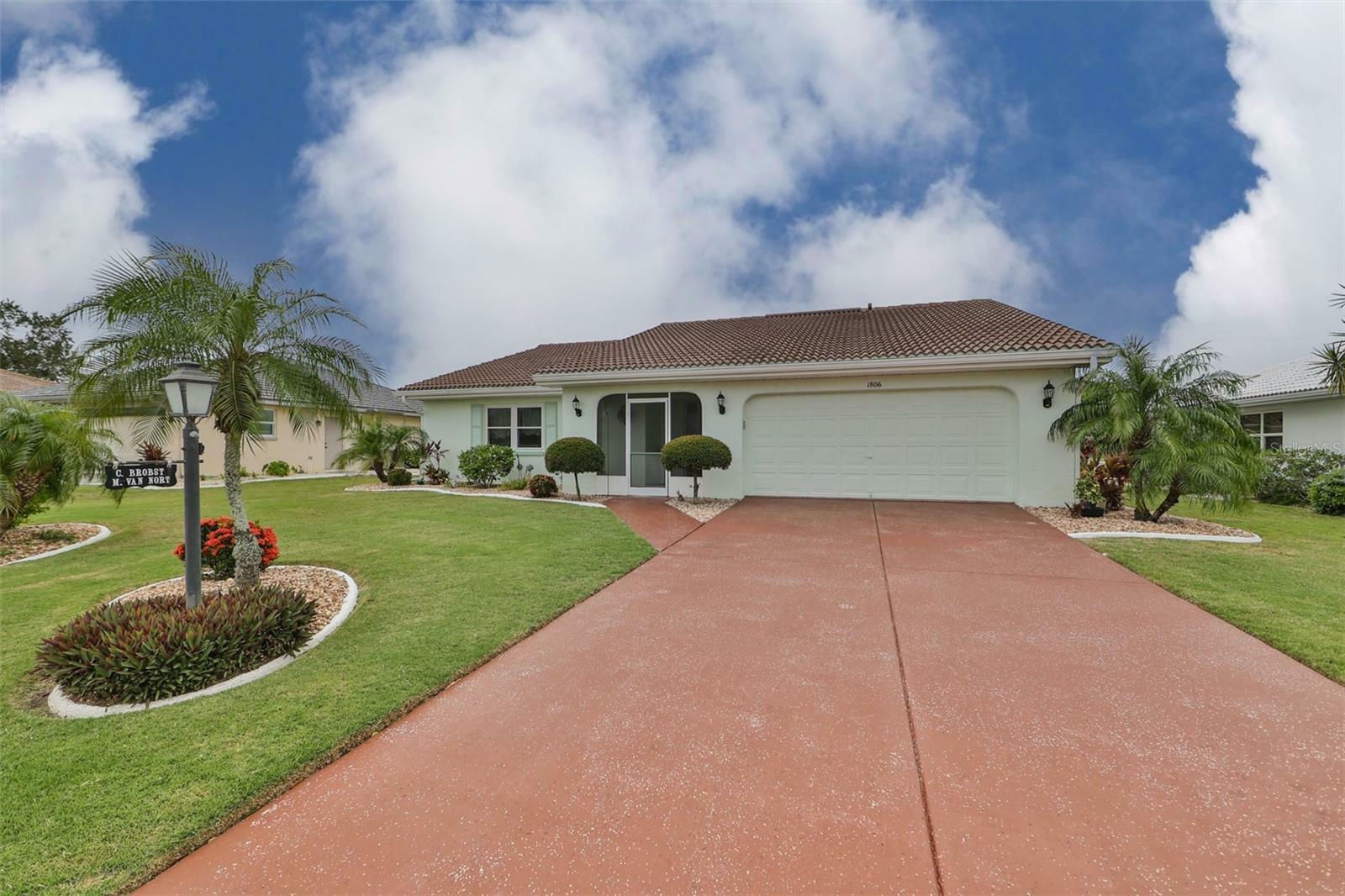 Property Photo: 1806 Granville Lane FL 33573