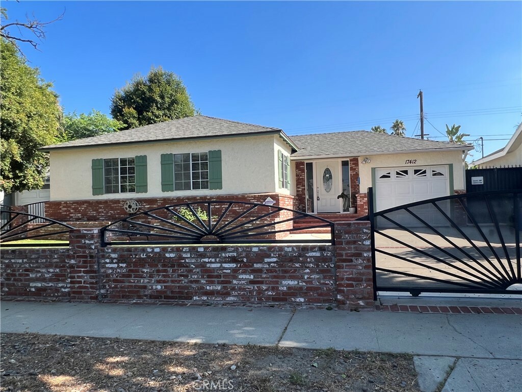 Property Photo:  17412 Tiara Street  CA 91316 