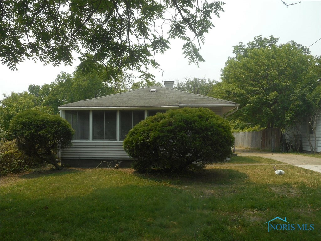 Property Photo:  3613 Wallace Boulevard  OH 43611 